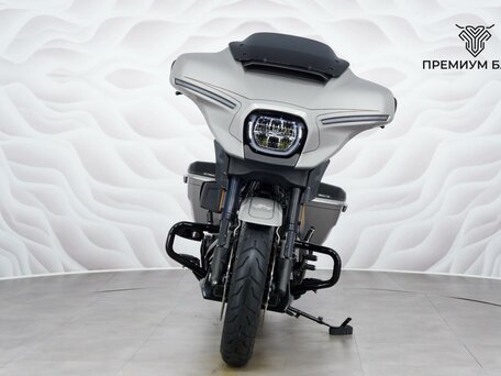2023 Harley-Davidson CVO Street Glide, серебристый, 3747000 рублей, вид 4