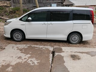 2014 Toyota Noah III (R80), белый, 1680000 рублей, вид 2