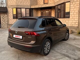 2020 Volkswagen Tiguan II, коричневый, 2300000 рублей, вид 3