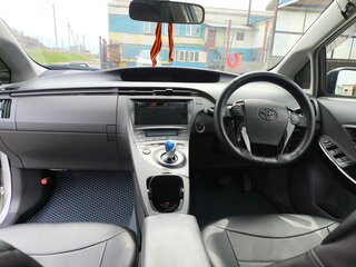 2010 Toyota Prius III (XW30), серый, 850000 рублей, вид 4