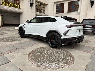 2020 Lamborghini Urus I, белый, 30000000 рублей, вид 5