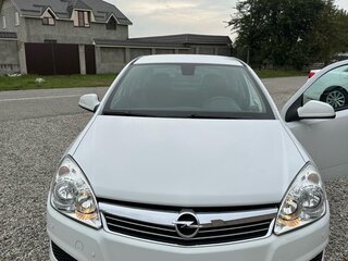 2012 Opel Astra H Рестайлинг, белый, 700000 рублей, вид 1