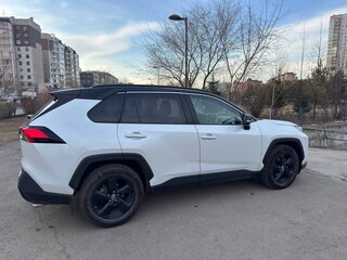 2021 Toyota RAV4 V (XA50), белый, 3650000 рублей, вид 3