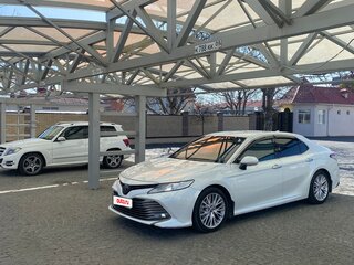 2018 Toyota Camry VIII (XV70), белый, 2478000 рублей, вид 1