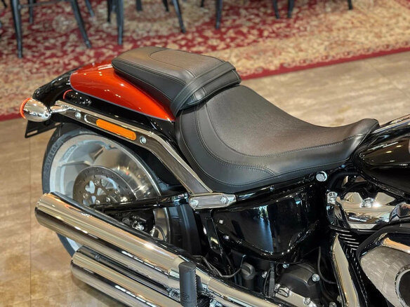 2025 Harley-Davidson Fat Boy, красный - вид 11