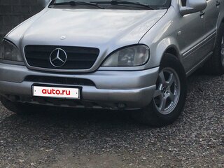 1998 Mercedes-Benz M-Класс 430 I (W163), серый, 600000 рублей, вид 1