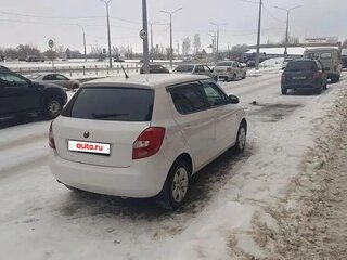 2010 Skoda Fabia II Рестайлинг, белый, 400000 рублей, вид 4