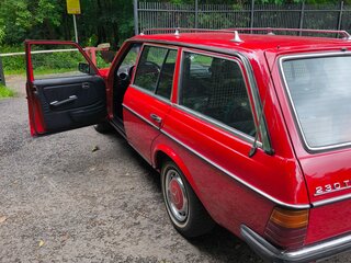 1981 Mercedes-Benz W123 230, красный, 2800000 рублей, вид 5