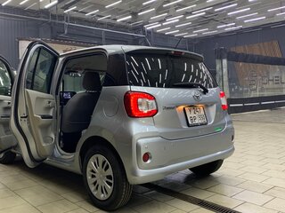 2020 Toyota Passo III Рестайлинг, серебристый, 900000 рублей, вид 2