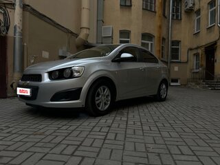 2013 Chevrolet Aveo II, серебристый, 850000 рублей, вид 2