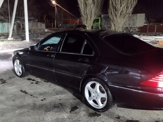 1999 Mercedes-Benz S-Класс 320 IV (W220), чёрный, 800000 рублей, вид 1