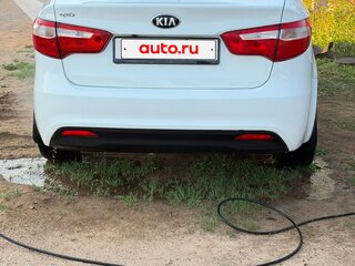 2013 Kia Rio 5-speed III, белый, 780000 рублей, вид 2