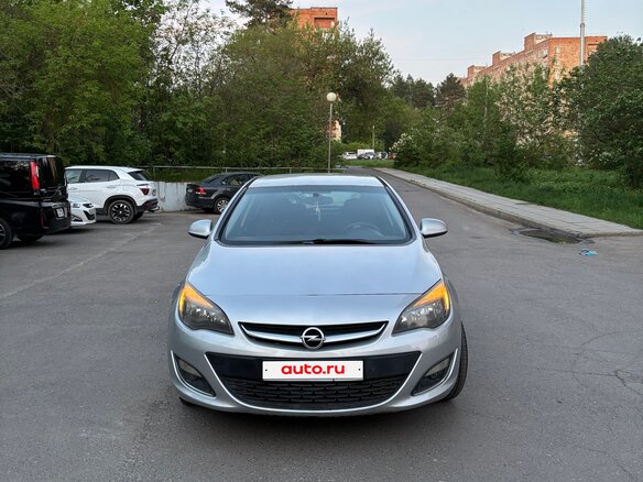 2012 Opel Astra J Рестайлинг, серебристый, 650000 рублей - вид 1
