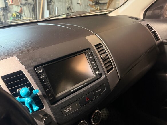 2012 Mitsubishi Outlander II Рестайлинг, белый, 1600000 рублей - вид 13