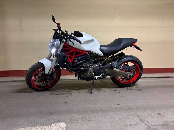 2015 Ducati Monster 821, белый, 490000 рублей