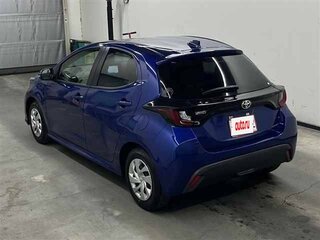 2022 Toyota Yaris IV, синий, 870000 рублей, вид 3