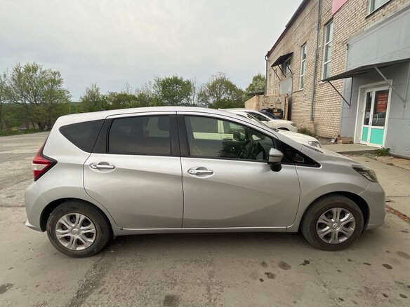 2019 Nissan Note II Рестайлинг, серебристый - вид 4