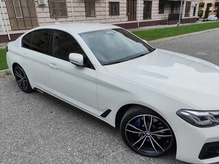 2021 BMW 5 серии 530i xDrive VII (G30/G31/G38) Рестайлинг, белый, 4000000 рублей, вид 4