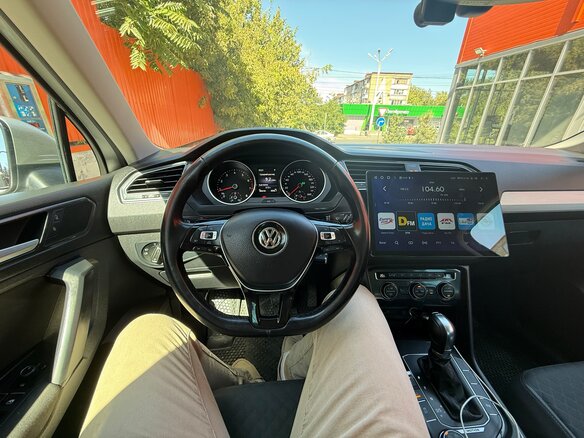 2017 Volkswagen Tiguan II, серебристый, 2350000 рублей - вид 9