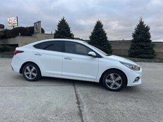 2018 Hyundai Solaris II, белый, 1500000 рублей, вид 2