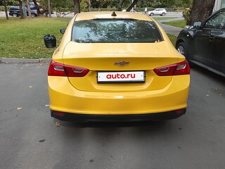 2017 Chevrolet Malibu IX, жёлтый, 1150000 рублей, вид 4