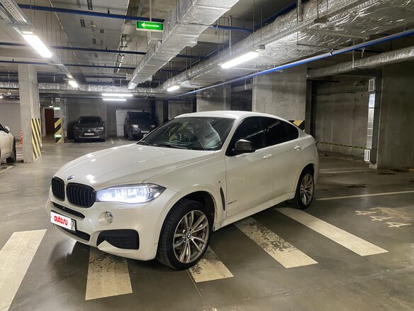 2017 BMW X6 40d II (F16), белый, 3800000 рублей