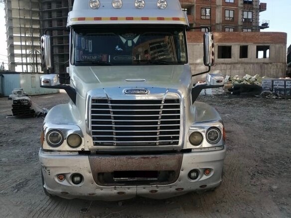 1999 Freightliner Century Class, серебристый, 4500000 рублей