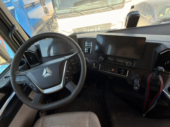2023 Sinotruk Sitrak C6G, красный - вид 9