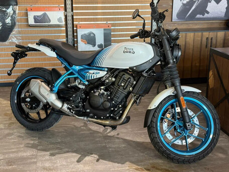 2025 Royal Enfield Guerrilla 450, белый, 559000 рублей, вид 2