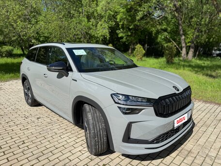 2026 Skoda Kodiaq II, серый, 6347000 рублей, вид 5