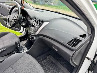 2016 Hyundai Solaris I Рестайлинг, белый, 1100000 рублей, вид 4