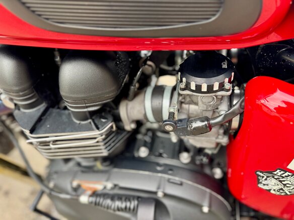 2010 Triumph Thruxton, красный, 865000 рублей - вид 3