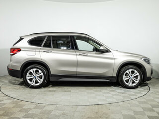 2020 BMW X1 18d xDrive II (F48) Рестайлинг, серебристый, 2999700 рублей, вид 4