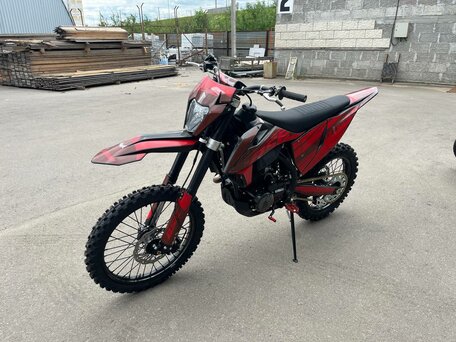 2025 BSE T4, красный, 244490 рублей, вид 1