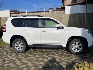 2014 Toyota Land Cruiser Prado 150 Series Рестайлинг 1, белый, 3700000 рублей, вид 4