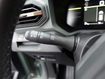 2024 Dacia Duster III, зелёный - вид 13
