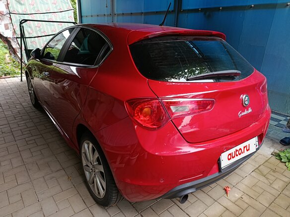 2013 Alfa Romeo Giulietta III, красный, 1045000 рублей - вид 1