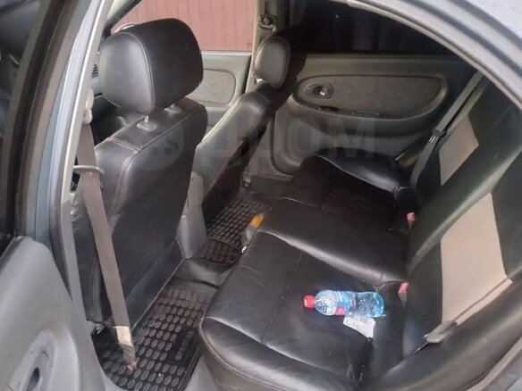 2001 Kia Spectra I Рестайлинг 1, серый, 250000 рублей - вид 10