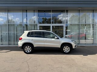 2014 Volkswagen Tiguan I Рестайлинг, серебристый, 1380000 рублей, вид 4