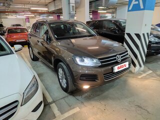 2013 Volkswagen Touareg II, коричневый, 2400000 рублей, вид 1