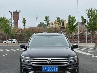 2022 Volkswagen Tiguan II Рестайлинг, чёрный, 1850001 рублей, вид 2