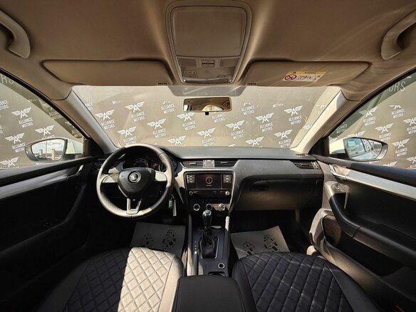 2019 Skoda Octavia III (A7) Рестайлинг, белый - вид 12