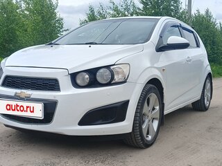 2014 Chevrolet Aveo II, белый, 680000 рублей, вид 2