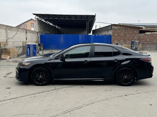 2020 Toyota Camry US Market VIII (XV70) Рестайлинг, чёрный, 2500000 рублей, вид 4