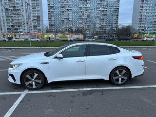 2018 Kia Optima IV Рестайлинг, белый, 1840000 рублей, вид 4