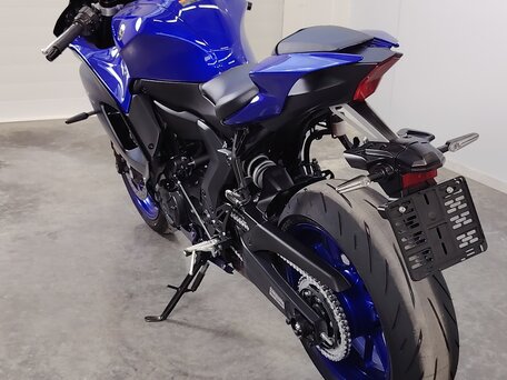 2023 Yamaha YZF-R7, синий, 829000 рублей, вид 5