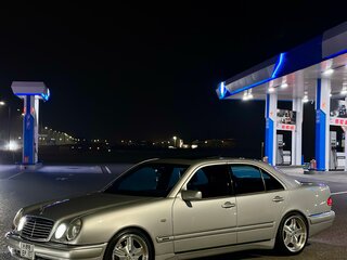 1998 Mercedes-Benz E-Класс 320 II (W210, S210), серебристый, 1400000 рублей, вид 4