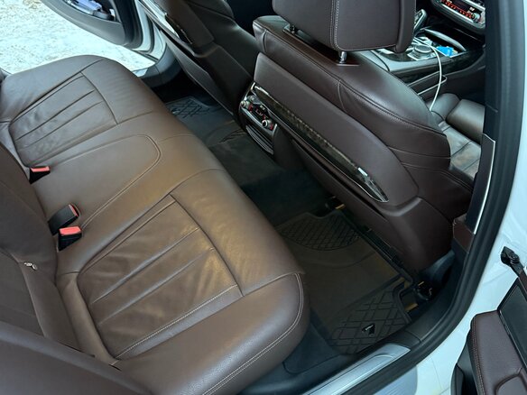 2020 BMW 7 серии 730i VI (G11/G12) Рестайлинг, белый, 4700000 рублей - вид 24