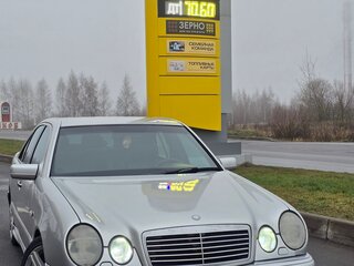 1999 Mercedes-Benz E-Класс 240 II (W210, S210) Рестайлинг, серебристый, 650000 рублей, вид 3