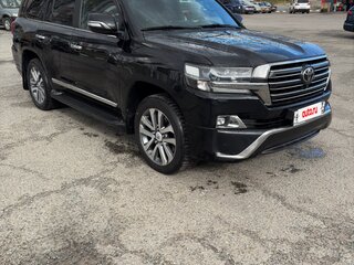 2017 Toyota Land Cruiser 200 Series Рестайлинг 2, чёрный, 4790000 рублей, вид 2